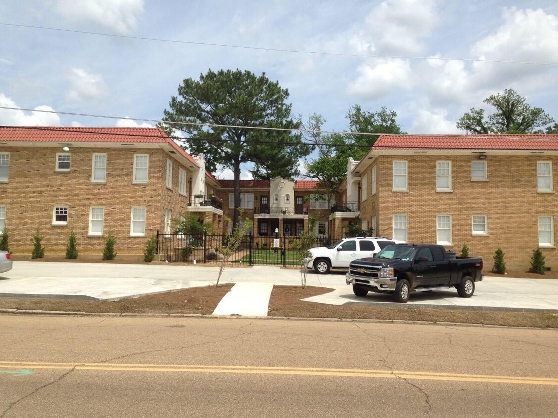 Primary Photo - 950 North St