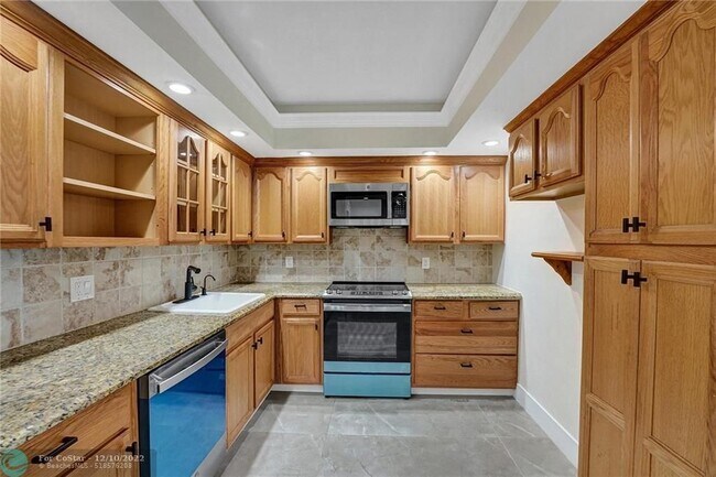 Building Photo - 3900 Oaks Clubhouse Dr