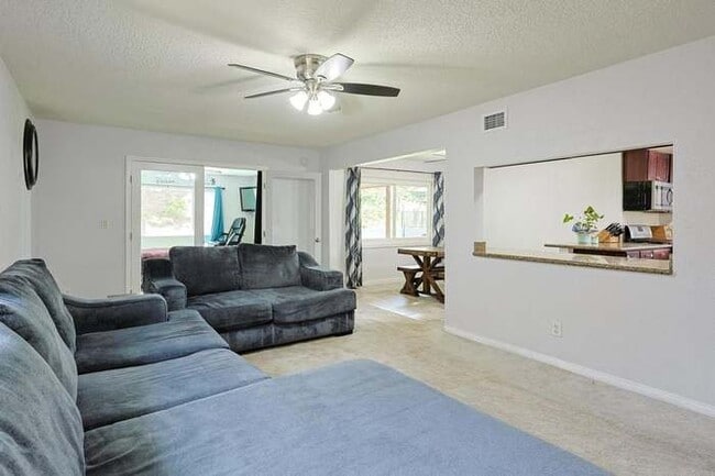 Foto del edificio - 7907 Longdale Dr