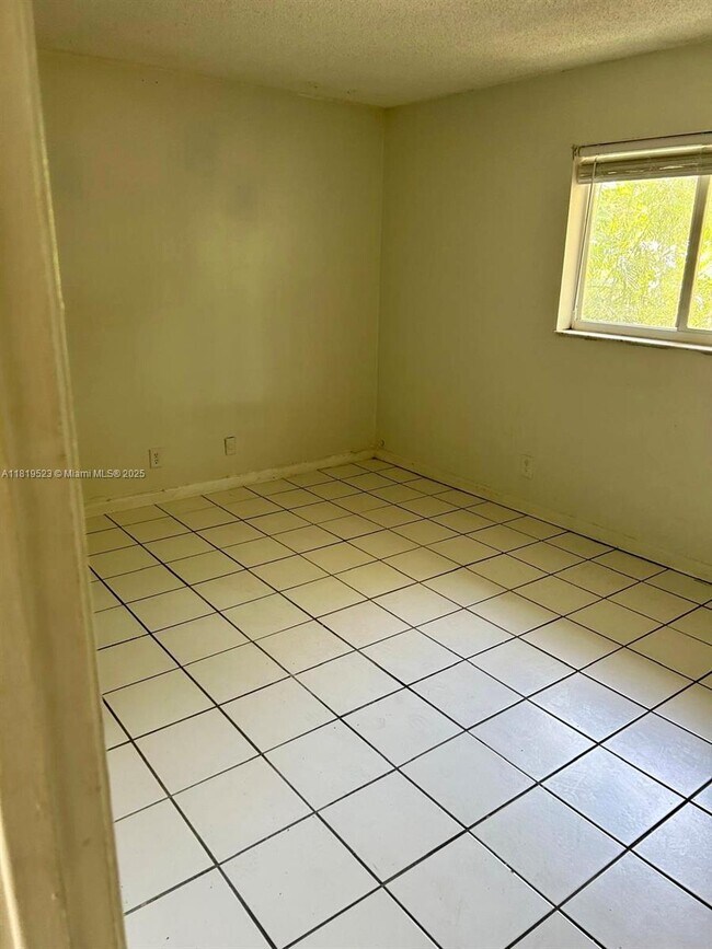 Foto del edificio - 1111 SW 4th St