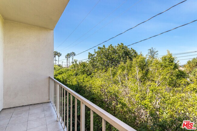 Foto del edificio - 927 Kings Rd