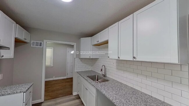 Building Photo - 4425 S Cottage Ave