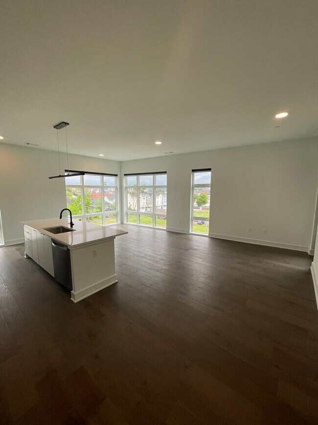 Kitchen / Living - 1125 10th Ave N