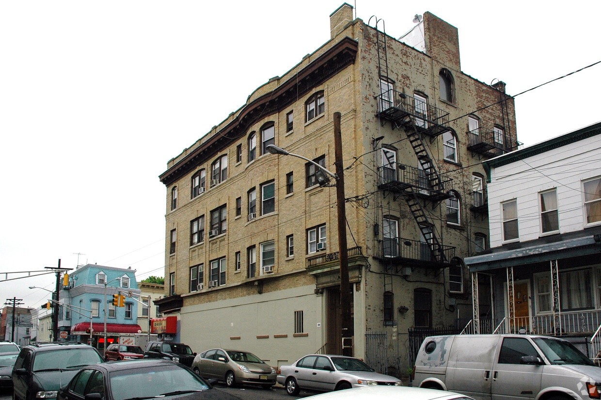 Building Photo - 198-200 Ocean Ave