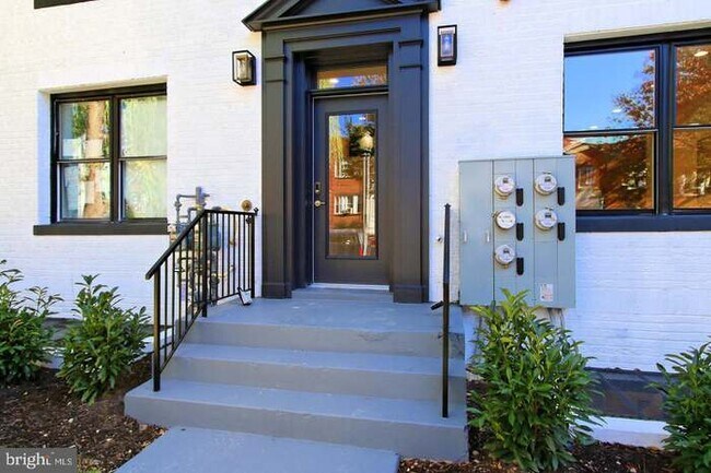 Building Photo - 1313 Orren St NE