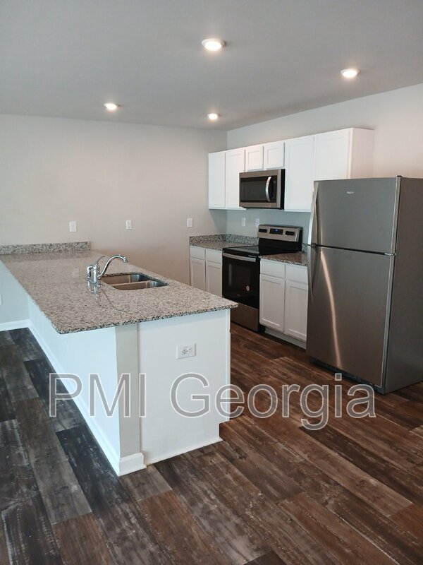 Building Photo - 1622 Pauli Dr