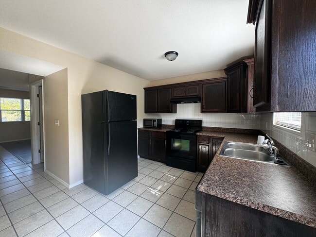 Building Photo - 24444 Sounder Ln