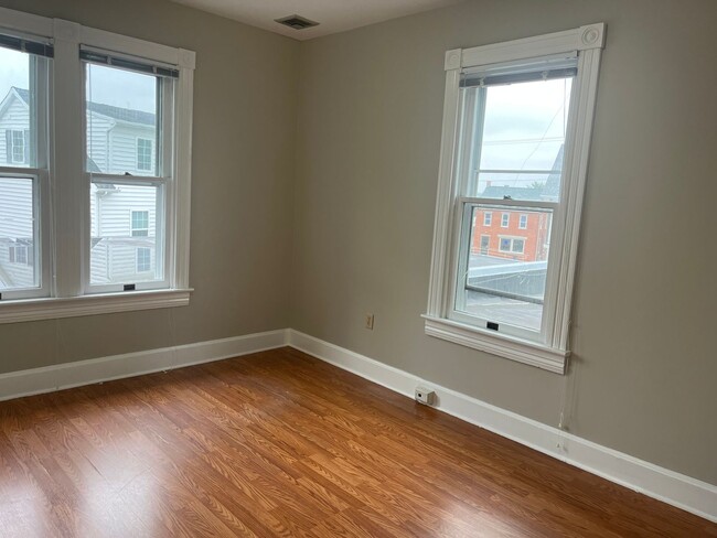 Building Photo - 16A Manor Ave