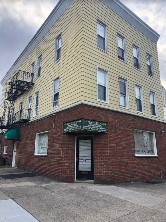 Primary Photo - 321 Sip Ave