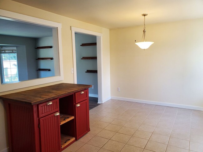 Foto del edificio - 3 Bedroom Home With Fenced Yard