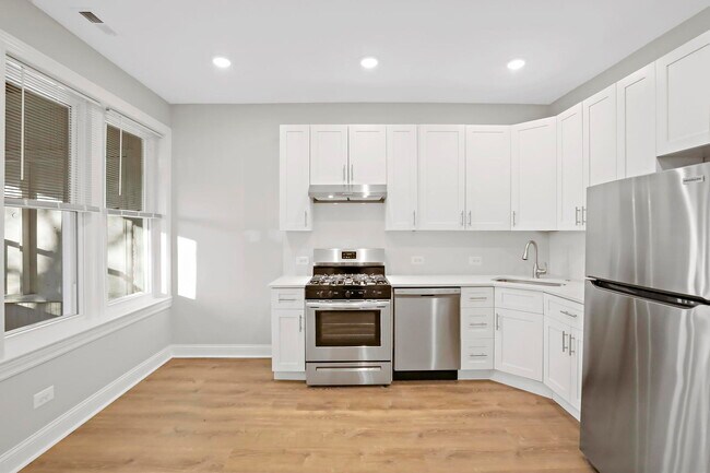 Foto del edificio - 2626 N Ridgeway Ave
