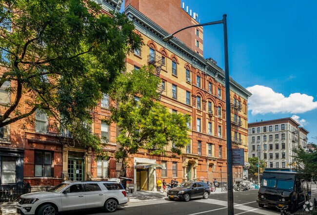 Building Photo - 303 W 21st St