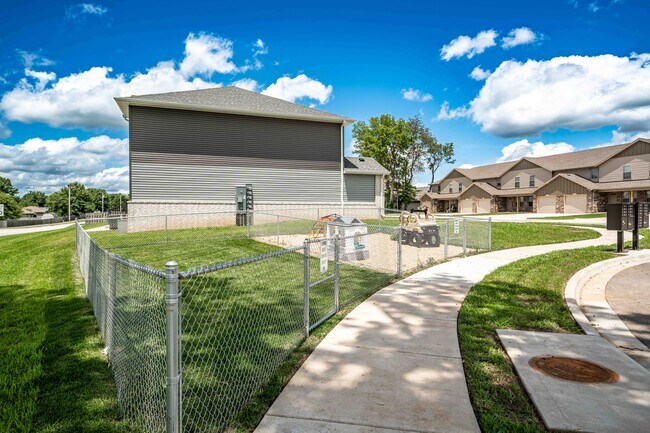 Foto del edificio - Oakwood Heights Townhomes