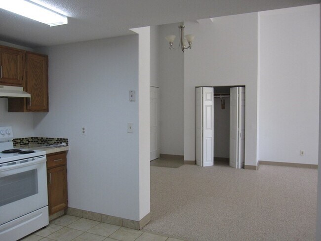 Building Photo - 130 Beach St