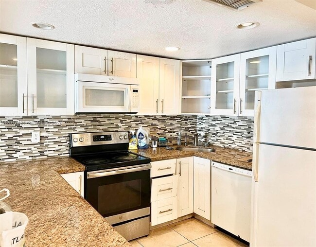 Building Photo - 800 SW 104th Ct