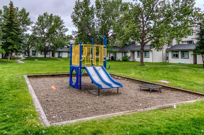 Building Photo - Russet Court