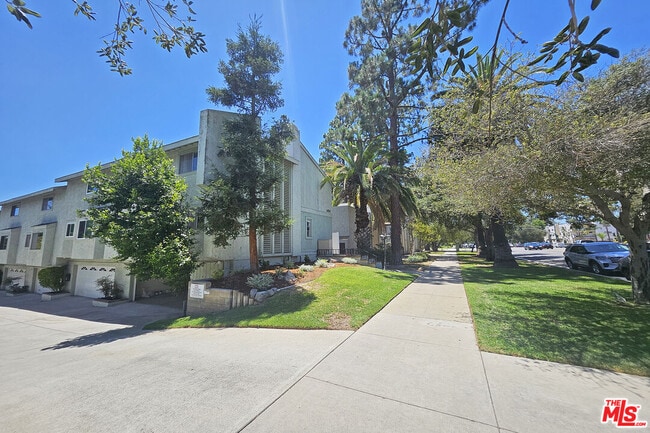 Foto del edificio - 1454 E Orange Grove Blvd