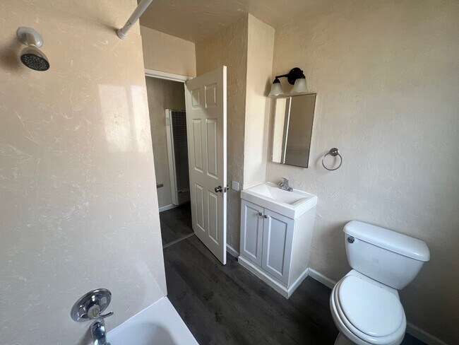 Foto del edificio - 215 Odessa Ave