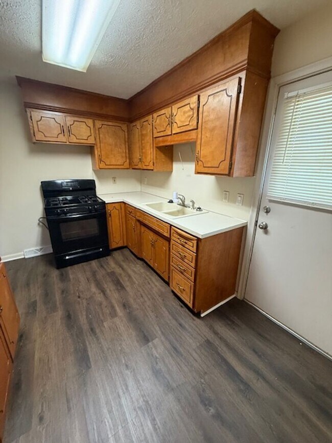 Building Photo - Comfortable Corner-Lot with Main Floor Pri...