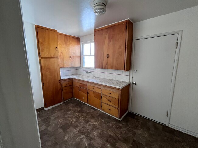 Foto del edificio - 8466 S Main St