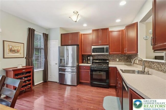 Building Photo - 5192 Spring Ridge Dr E