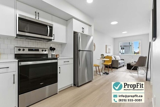 Building Photo - 7344 Klapstein Cres SW