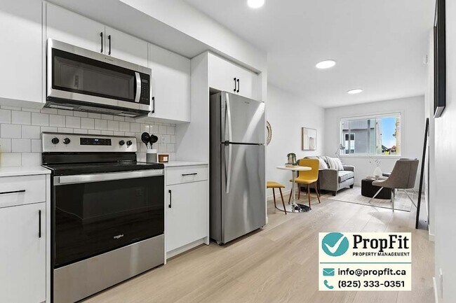 Photo du bâtiment - 7344 Klapstein Cres SW