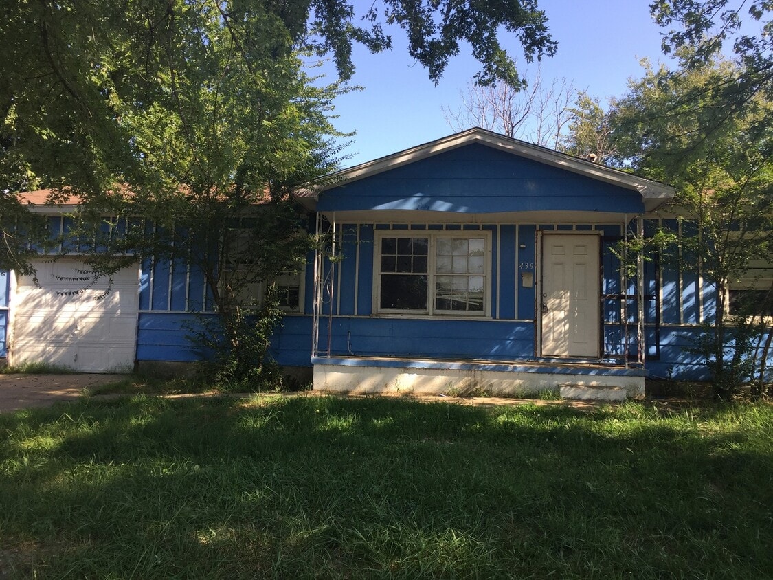 Primary Photo - 3 bdrm