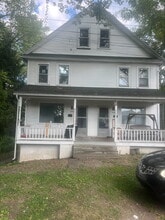 Building Photo - 206 Welles St