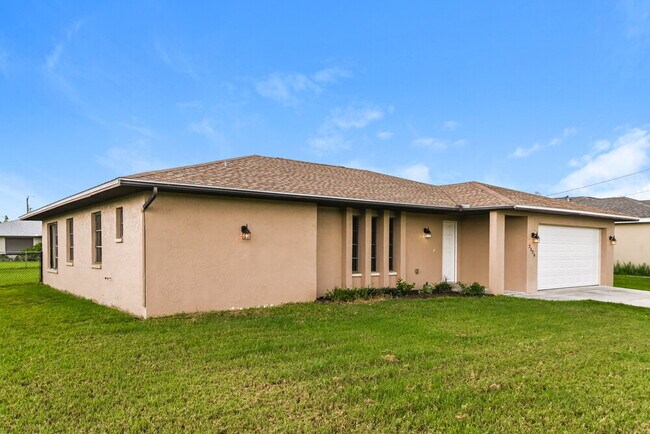 Building Photo - 2529 SW 15th Pl