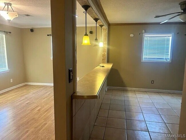 Foto del edificio - 6228 Hinchcliff Rd