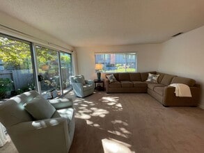 Building Photo - 802 Vía Tornasol