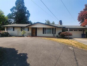 Building Photo - 101 Rainbow Dr
