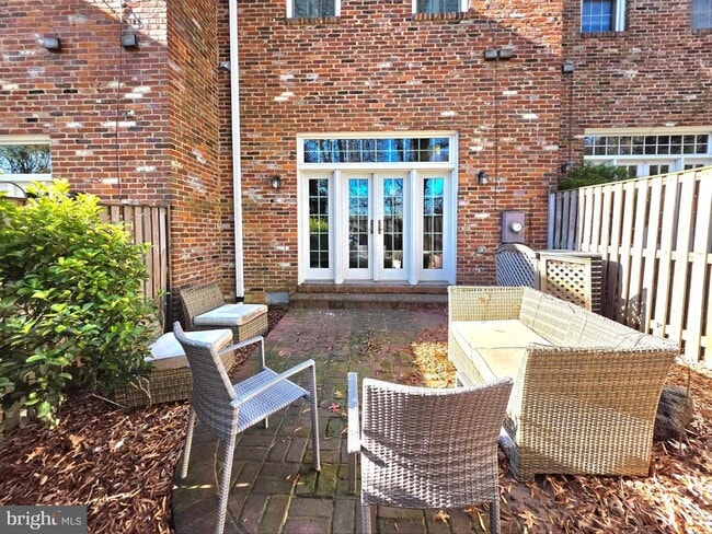 Building Photo - 117 Shooters Ct