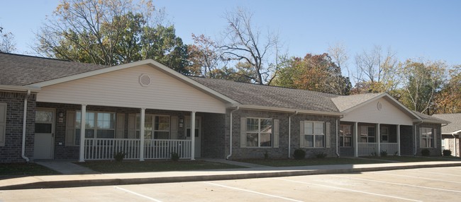 Building Photo - Country Estates