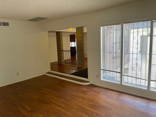 Building Photo - 8001 N El Tovar Pl