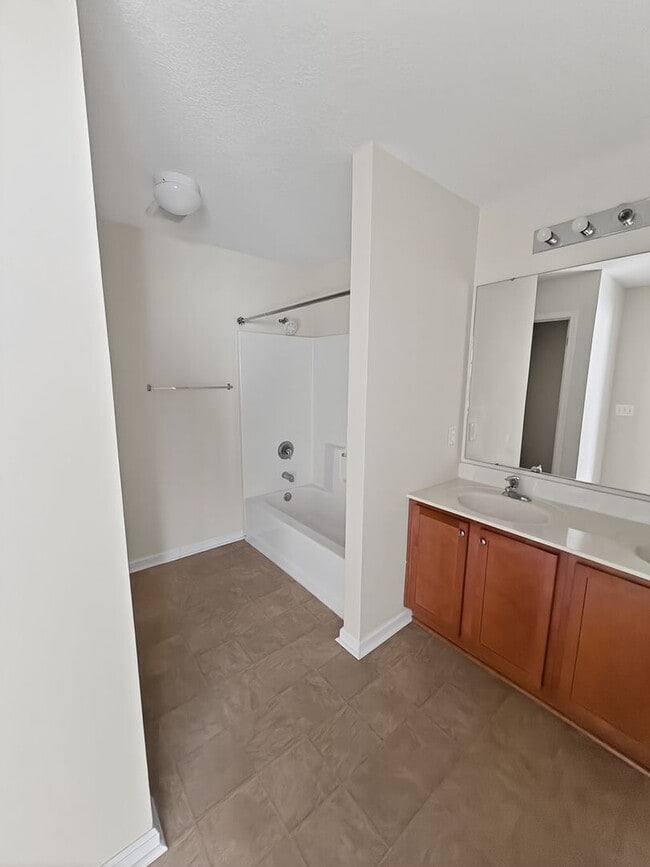 Building Photo - RATE DROP ALERT! (was $2100/month)