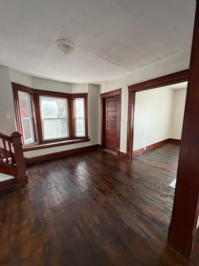 Building Photo - 1439 E 110th St