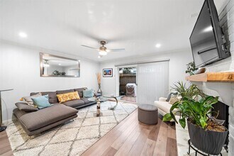 Building Photo - 10333 Longmont Dr