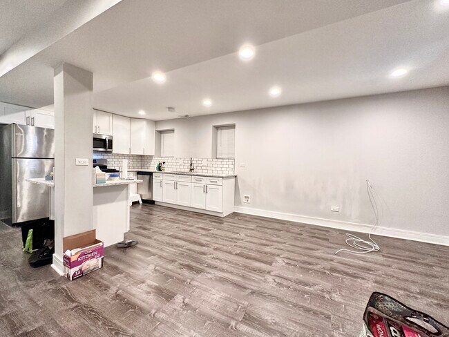 Foto del edificio - 3327 W Pierce Ave