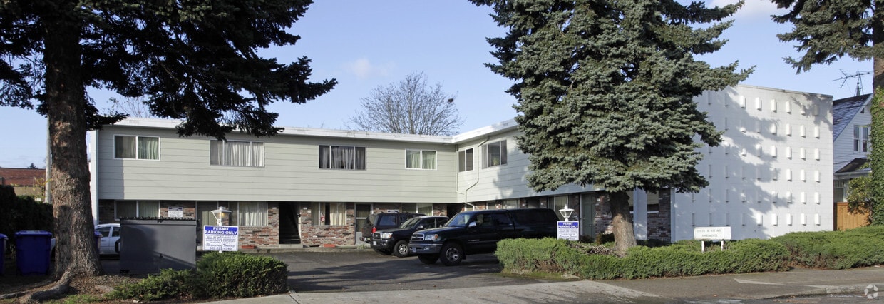 Primary Photo - 333-351 SE 81st Ave