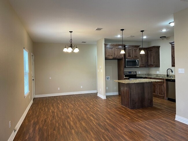 Building Photo - House for lease in Pottsboro