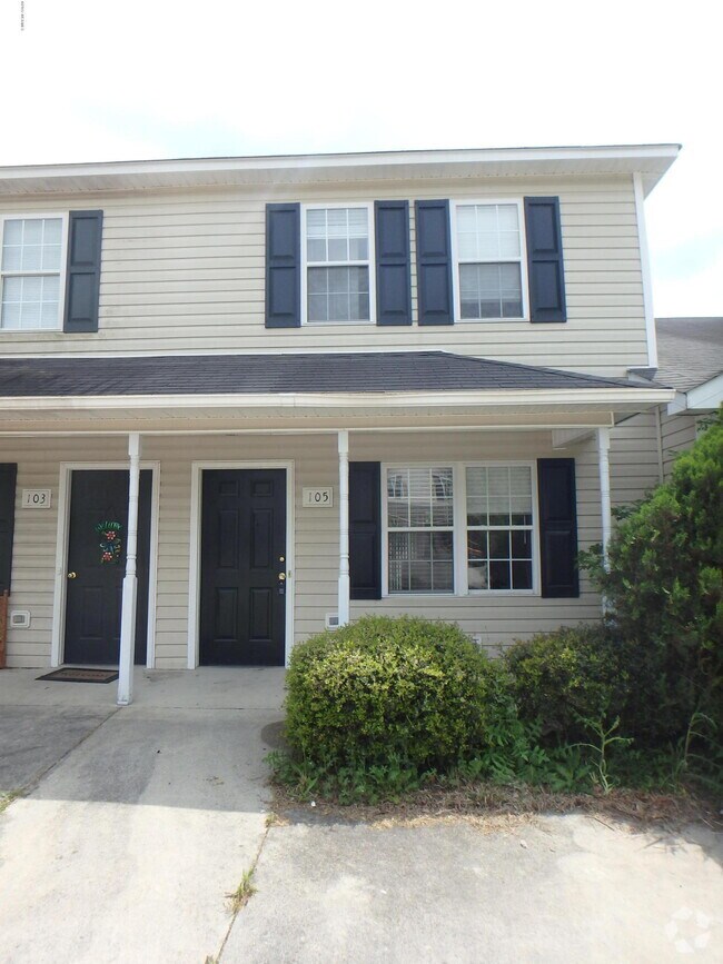 Long Acres Apartments for Rent with Hardwood Floors Jacksonville, NC