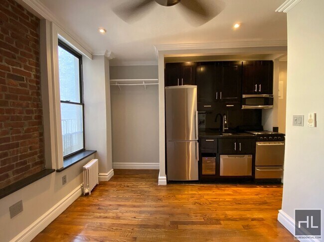 Foto del edificio - Sun-Filled Nolita 1-Bedroom with Classic C...