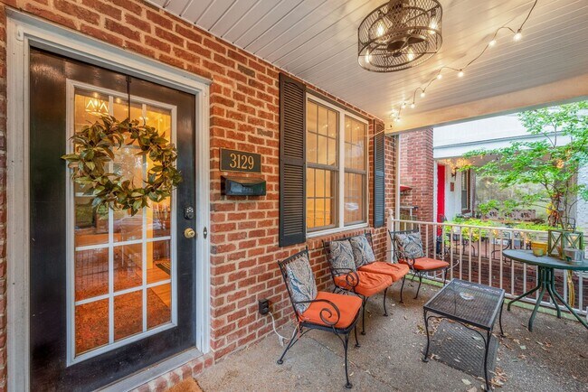 Building Photo - Beautiful, Updated 3 Bedroom Home in The M...