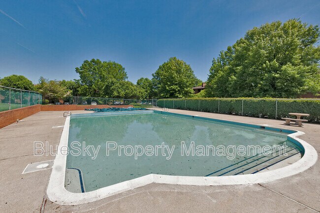 Building Photo - 112-12 Turtle Creek Rd