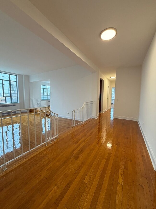 Foto del edificio - Beautiful 3 bed 3 bath Apartment designed by Lead Architect Steward Wagner and Alfred Fellheimer ...