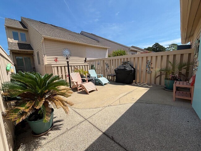 Building Photo - 4034 Fairway Lakes Dr