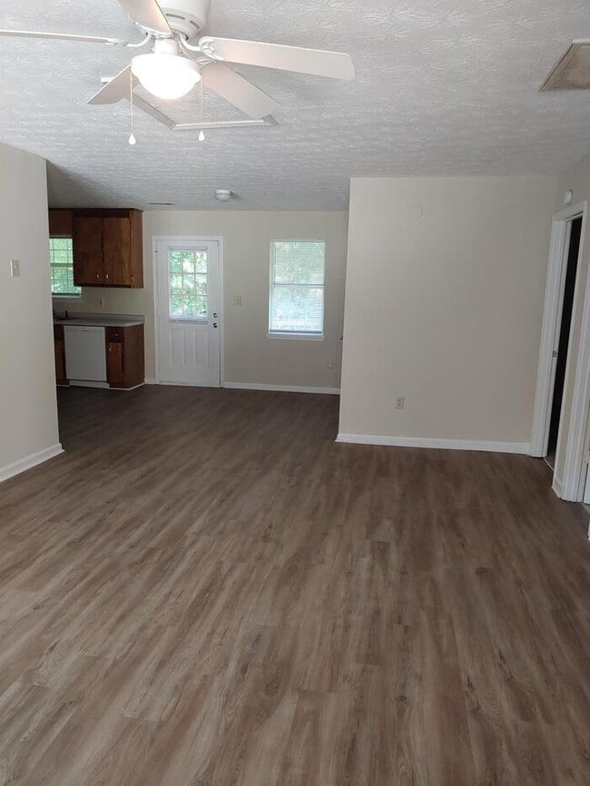 Building Photo - 210 Big Oak Cir