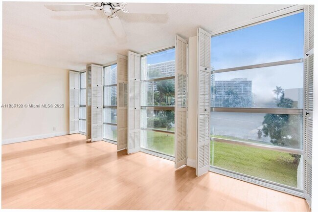 Foto del edificio - 801 Three Islands Boulevard